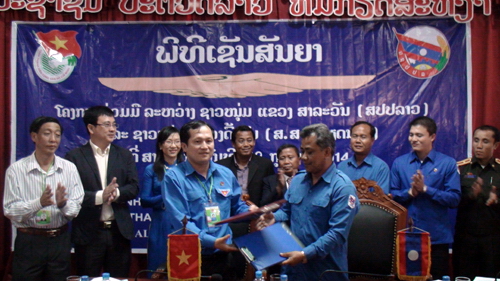 Ký kết Chương trình phối hợp giữa Thanh niên tỉnh Đồng Tháp (Việt Nam) và Thanh niên tỉnh Salavan (Lào) giai đoạn 2013 - 2017